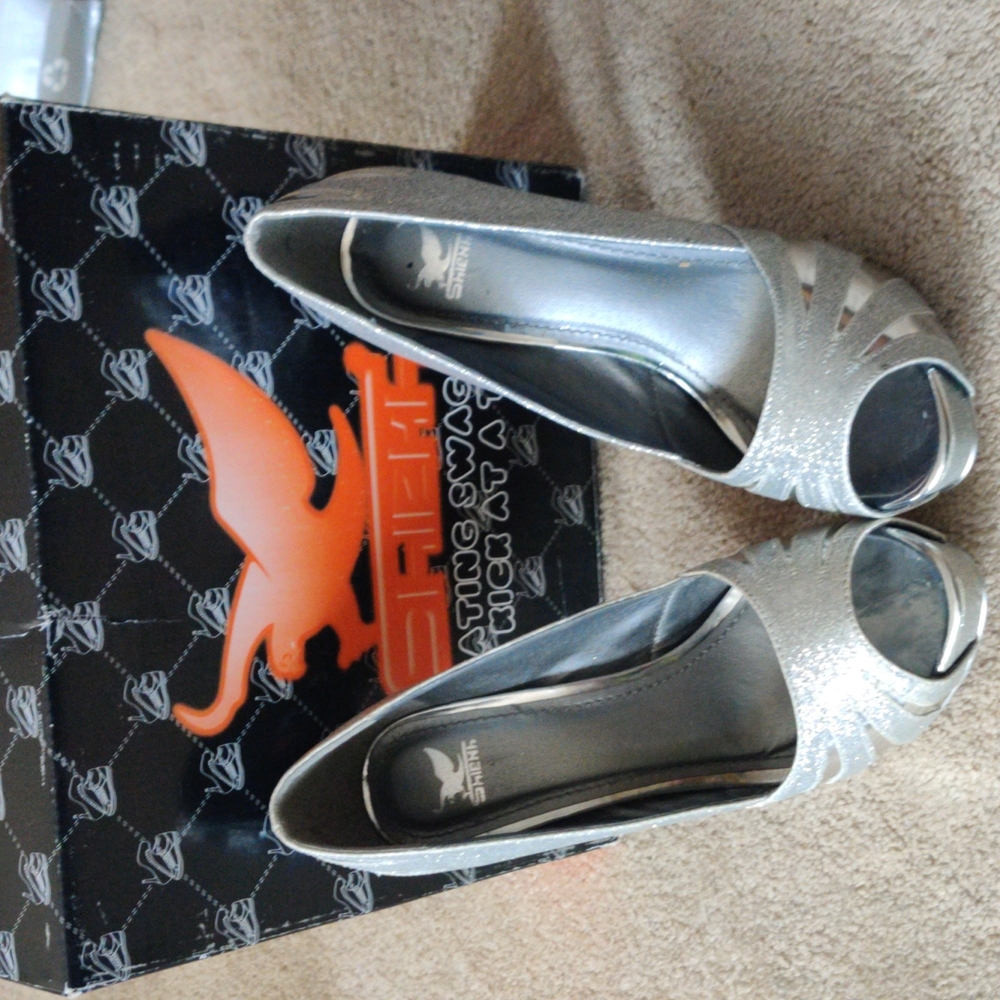 Shiekh 4" heel silver glitter size 8.5